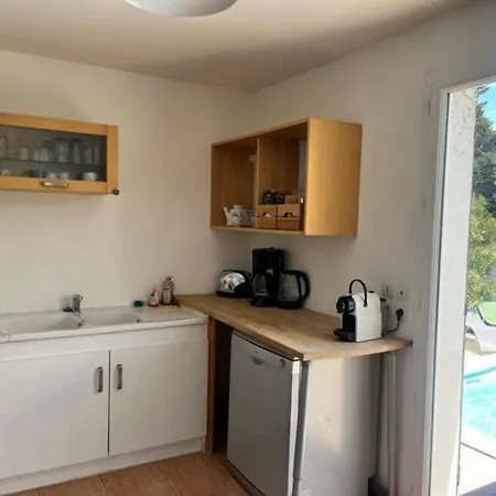 Oleander- Spacious With Private Pool & Garden Sleeps 6 Semesterbostad
