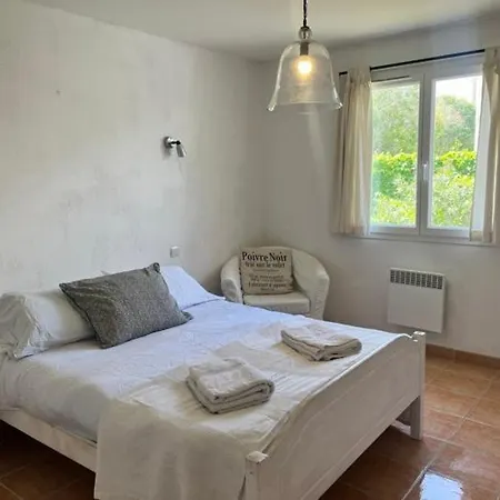 Semesterbostad Oleander- Spacious With Private Pool & Garden Sleeps 6
