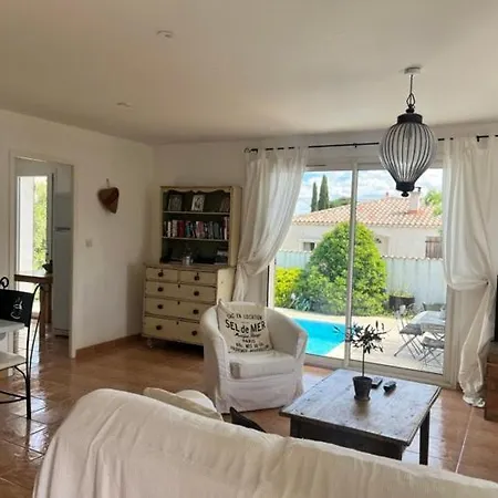 Oleander- Spacious With Private Pool & Garden Sleeps 6 Semesterbostad