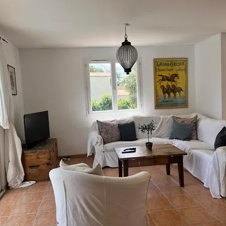 Oleander- Spacious With Private Pool & Garden Sleeps 6 *
