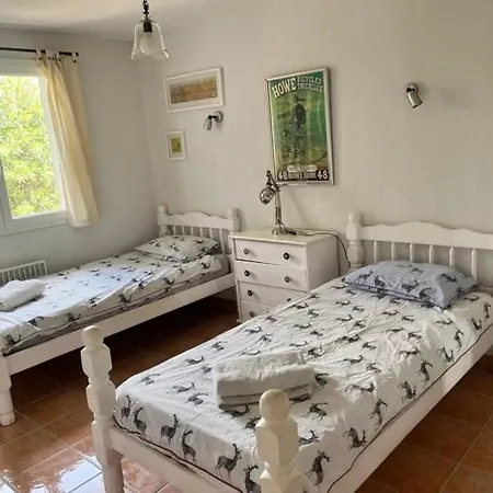 Oleander- Spacious With Private Pool & Garden Sleeps 6